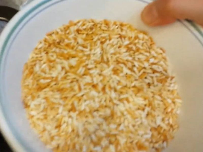 Gạo đem rang vàng