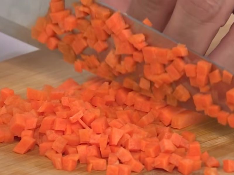 Cà rốt cắt hạt lựu