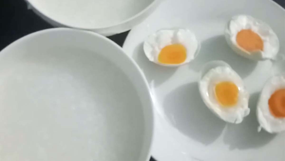 Món cháo trứng muối cực ngon và đơn giản tại nhà
