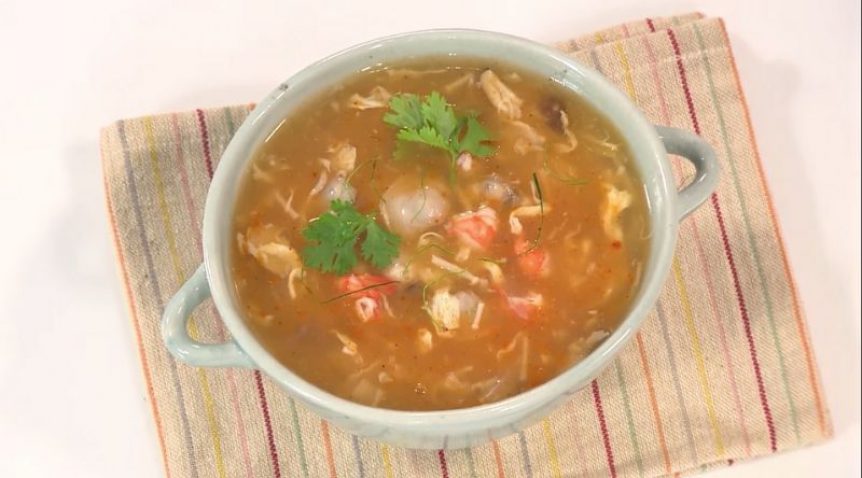 Món súp nấm hải sản chua cay hấp dẫn cho bữa tiệc