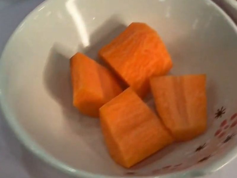 Cà rốt cắt khúc vừa ăn