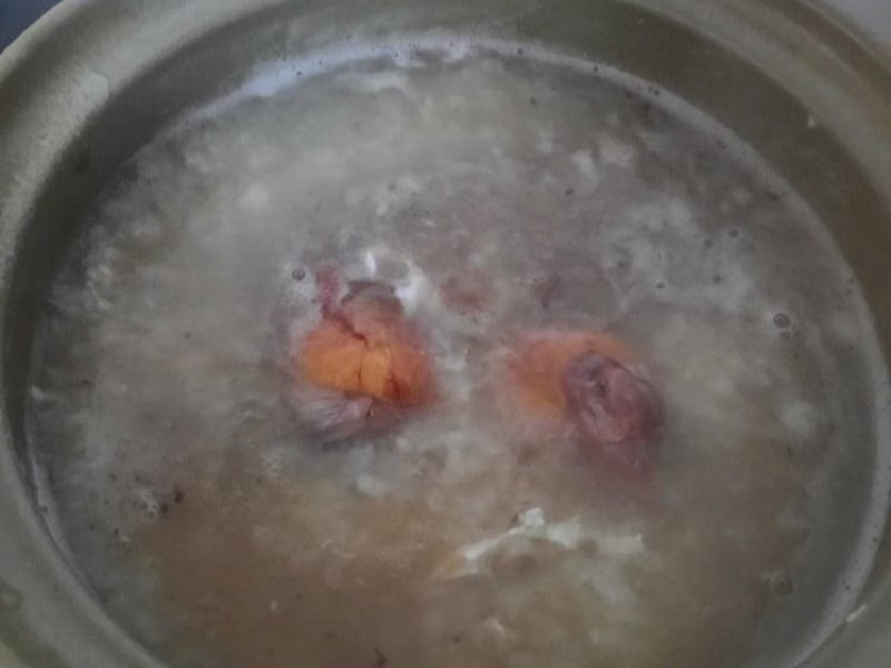 Nấu cháo trứng vịt lộn